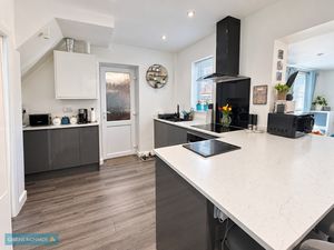 Kitchen- click for photo gallery